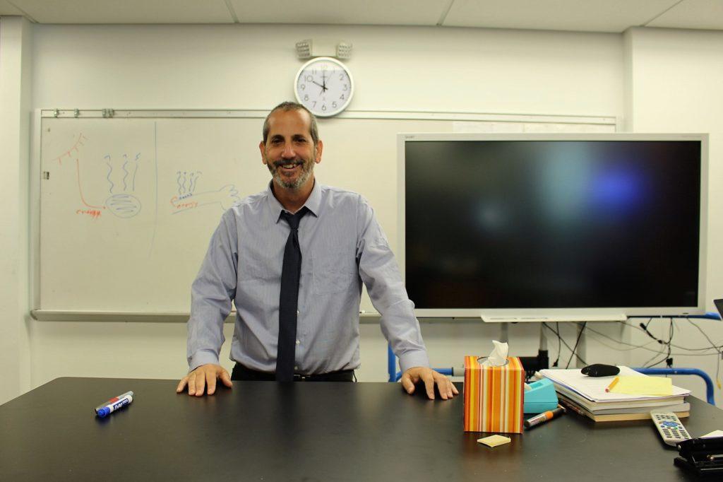Israeli Science Teacher Dr. Eran Reem joins HBHA