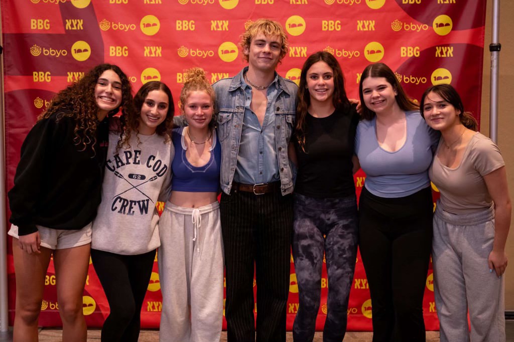 Gabrielle Sosland and friends have the amazing opportunity to meet actor Ross Lynch at IC.

